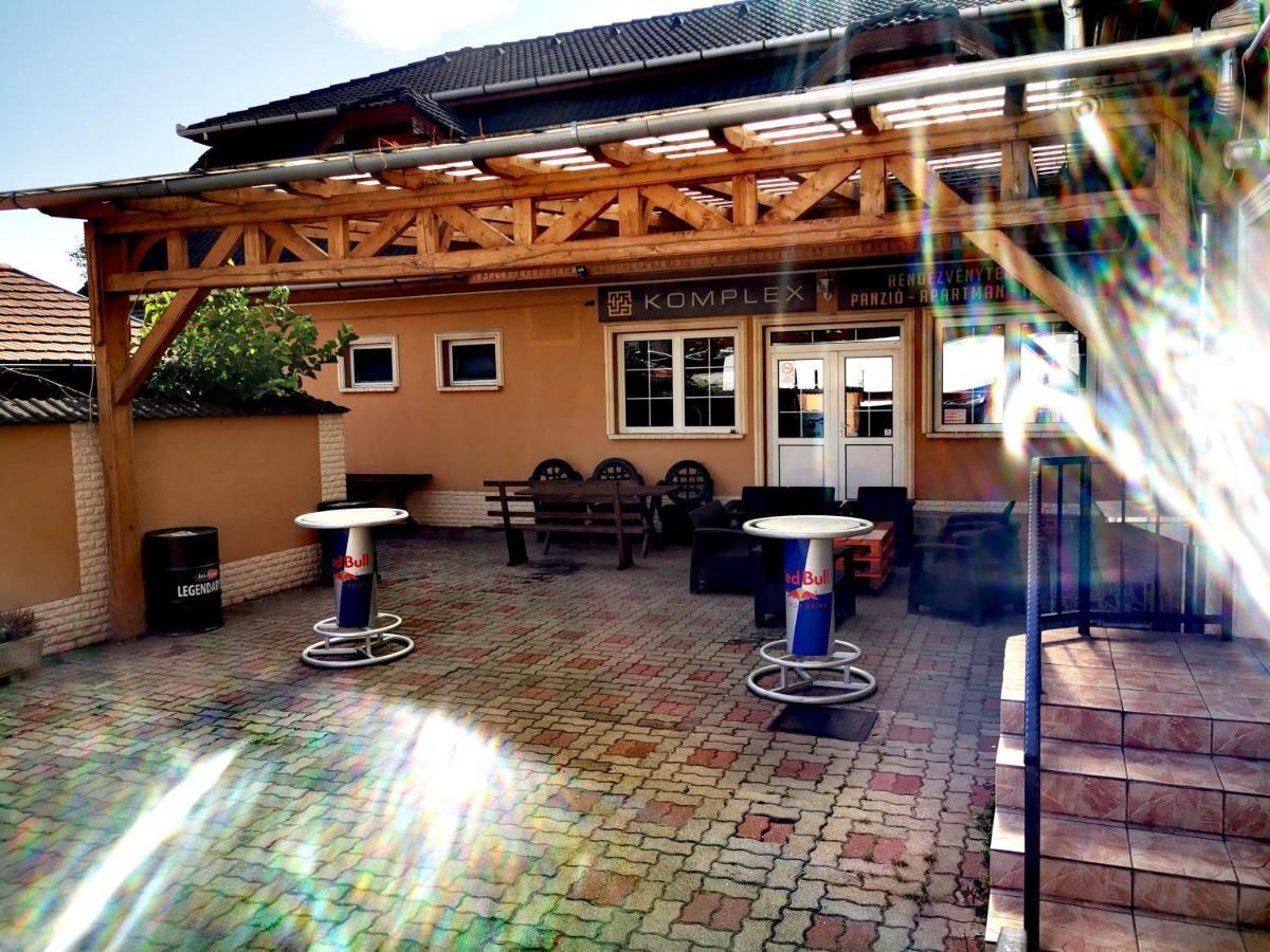 Komplex -Rendezvenytermek-Panzio-Apartman-Irodak- Mateszalka Exterior photo