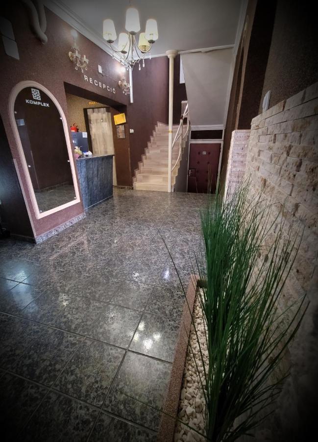 Komplex -Rendezvenytermek-Panzio-Apartman-Irodak- Mateszalka Exterior photo