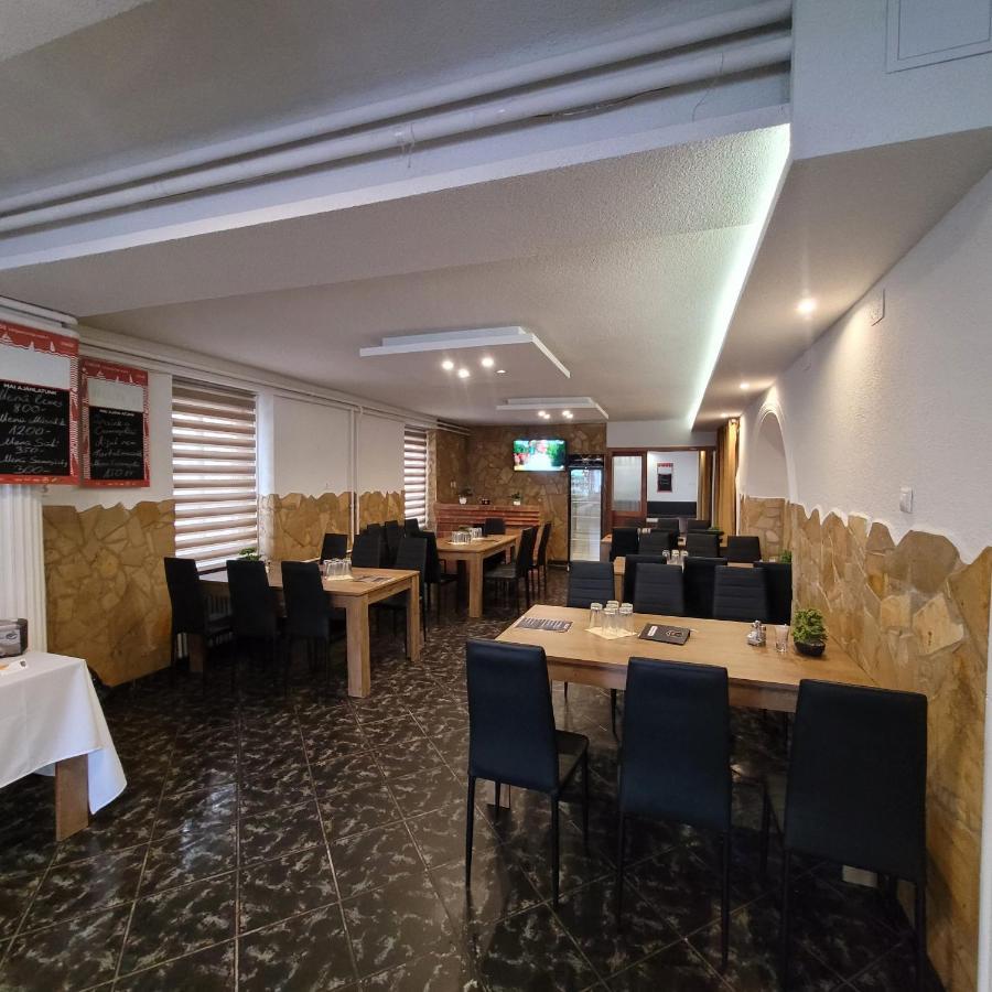 Komplex -Rendezvenytermek-Panzio-Apartman-Irodak- Mateszalka Exterior photo
